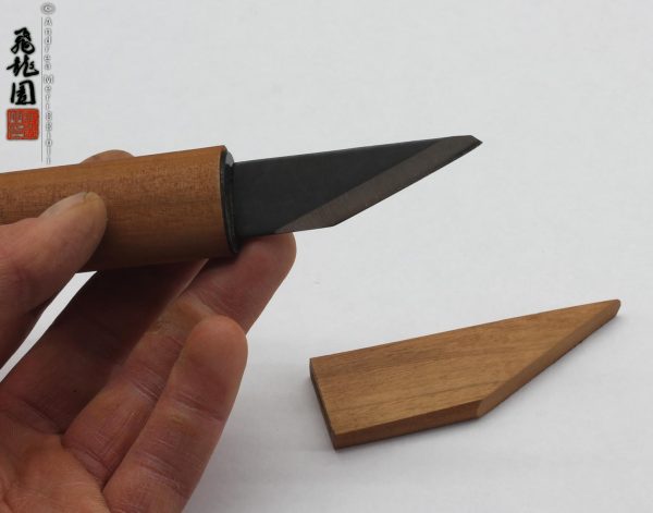 Coltello in legno